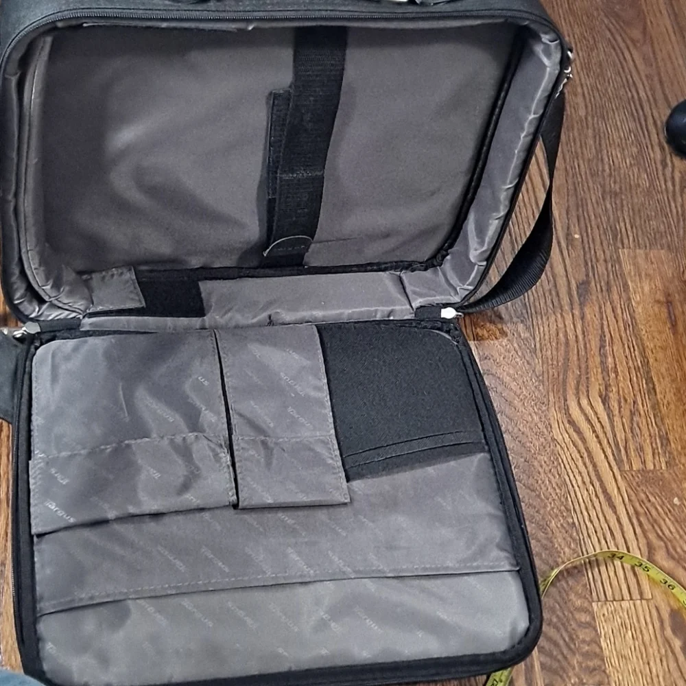 Targus Black Traditional Laptop Messenger Case